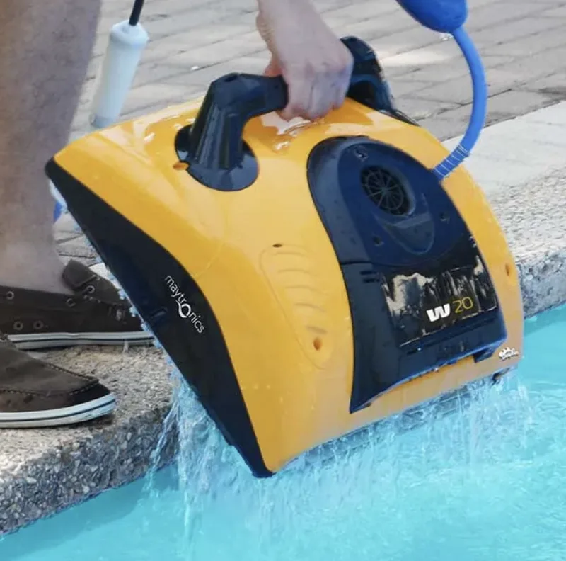 Nettoyage en eau très peu profonde avec le Dolphin W20
